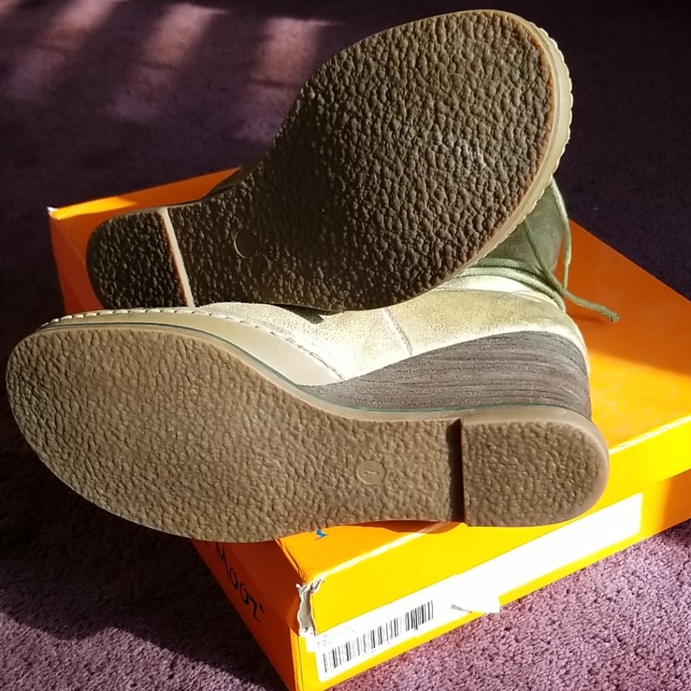 Boots - Picture 6 of 8